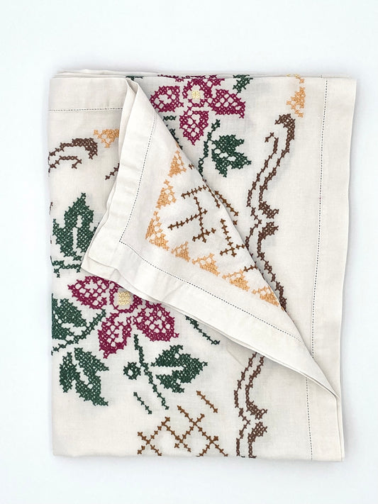La nappe en coton brodé