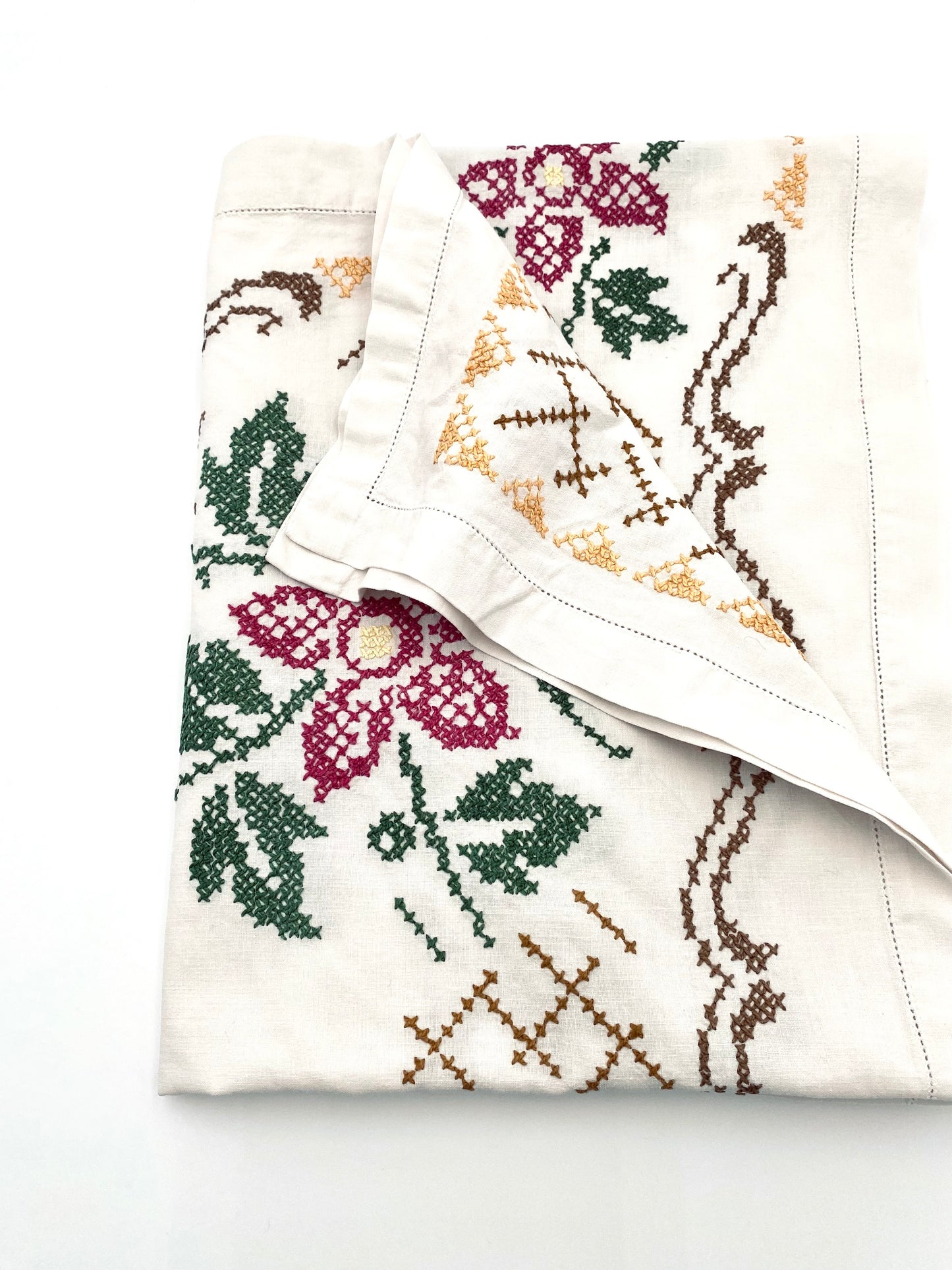La nappe en coton brodé