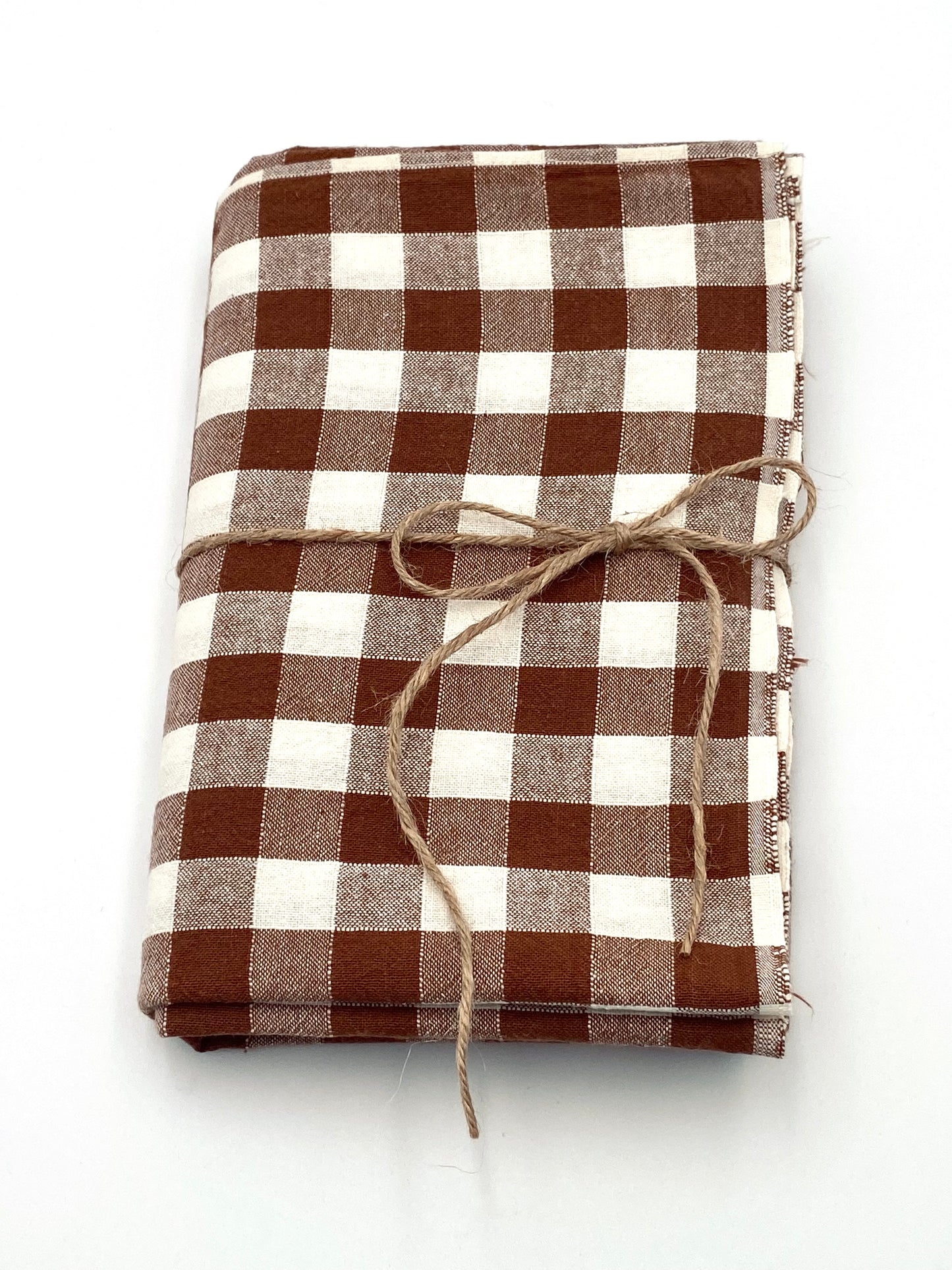 La nappe à carreaux avec 6 serviettes