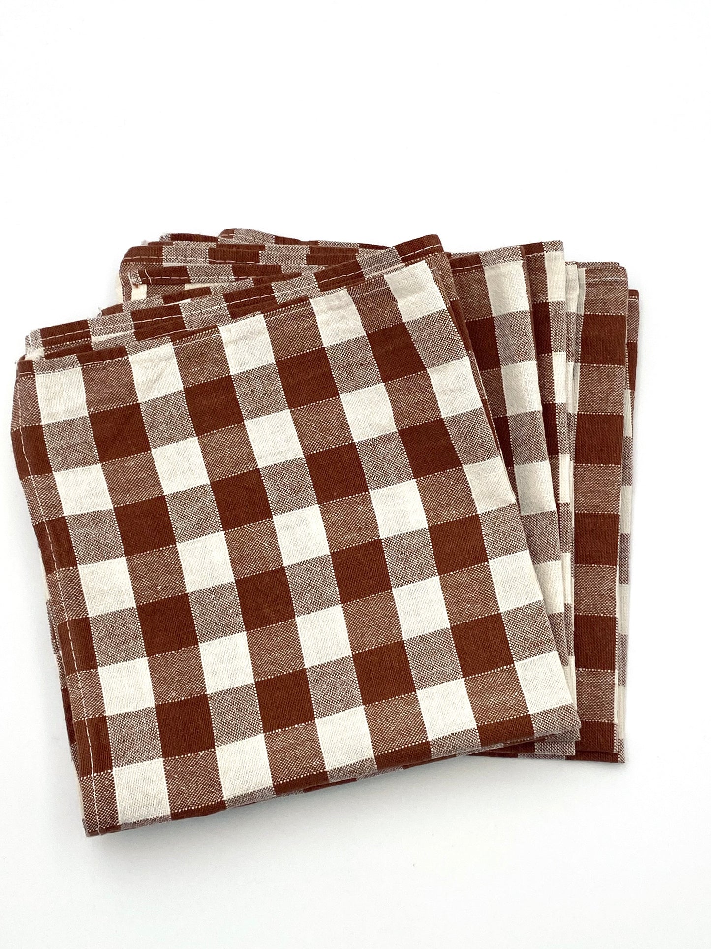 La nappe à carreaux avec 6 serviettes