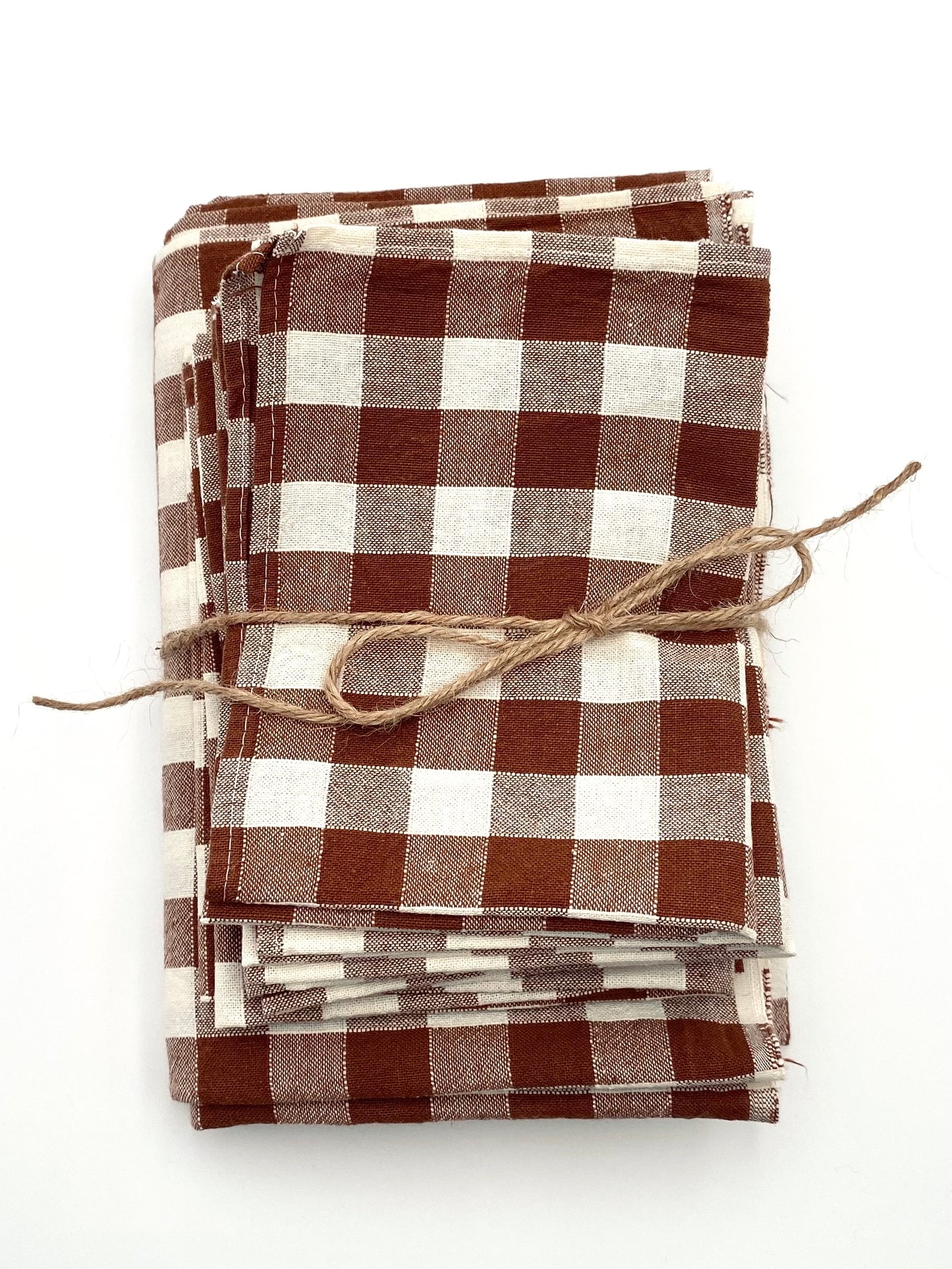 La nappe à carreaux avec 6 serviettes