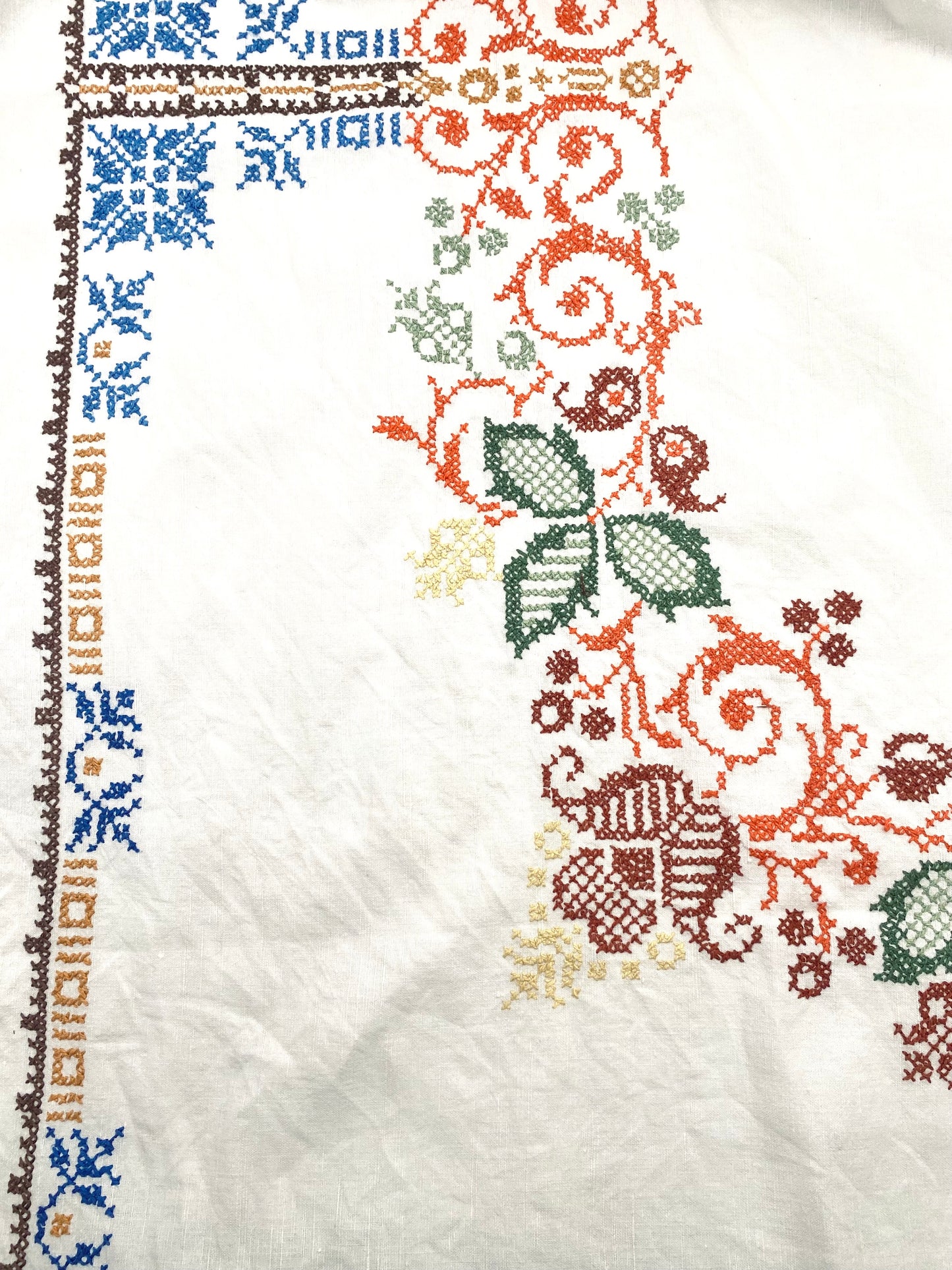 La vieille nappe brodée