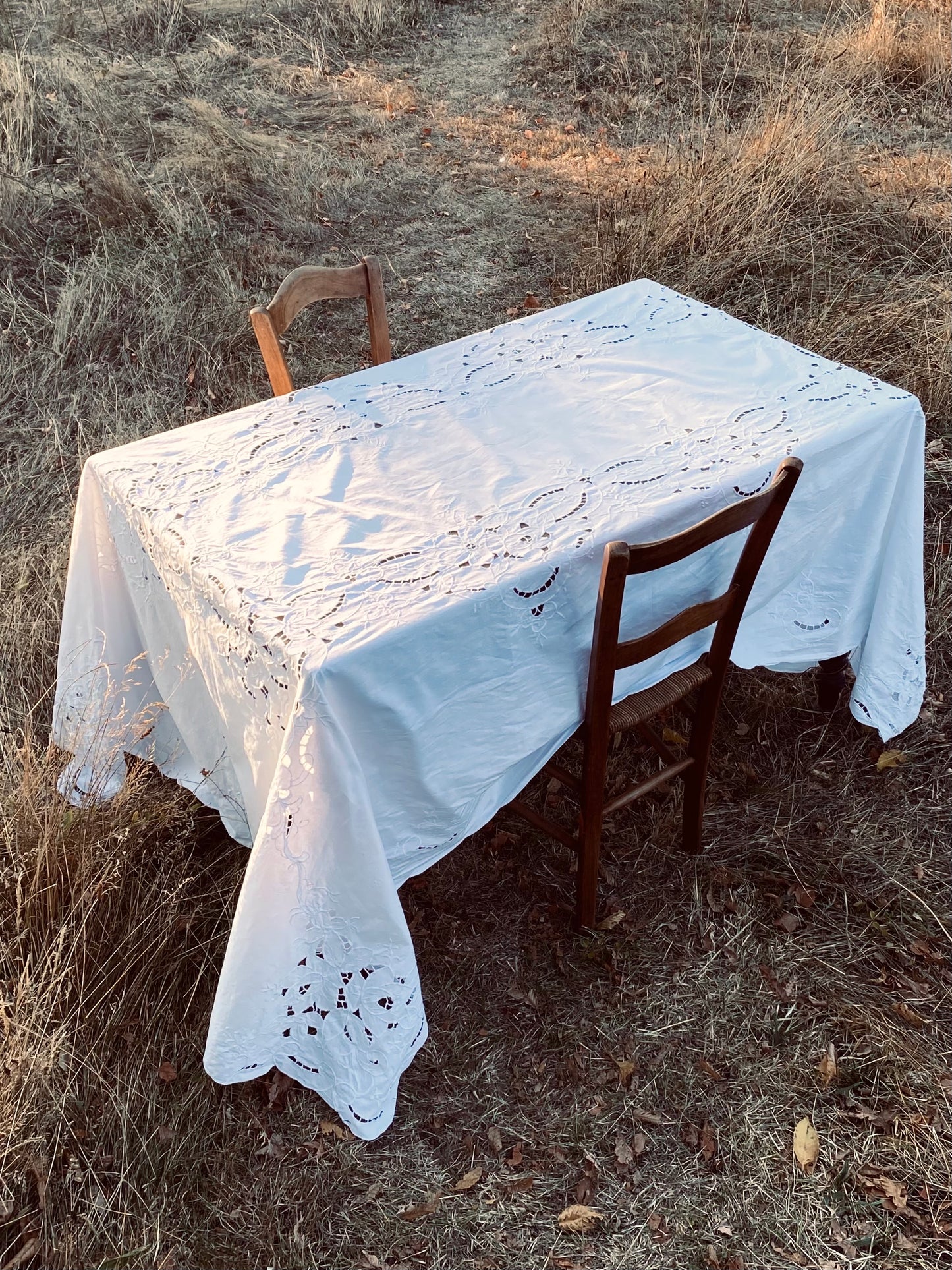 La nappe avec broderie