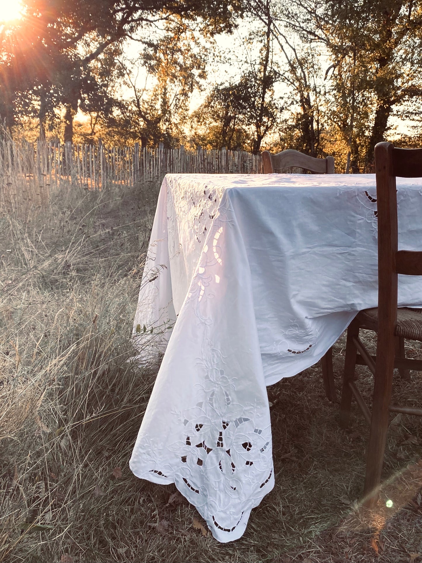 La nappe avec broderie