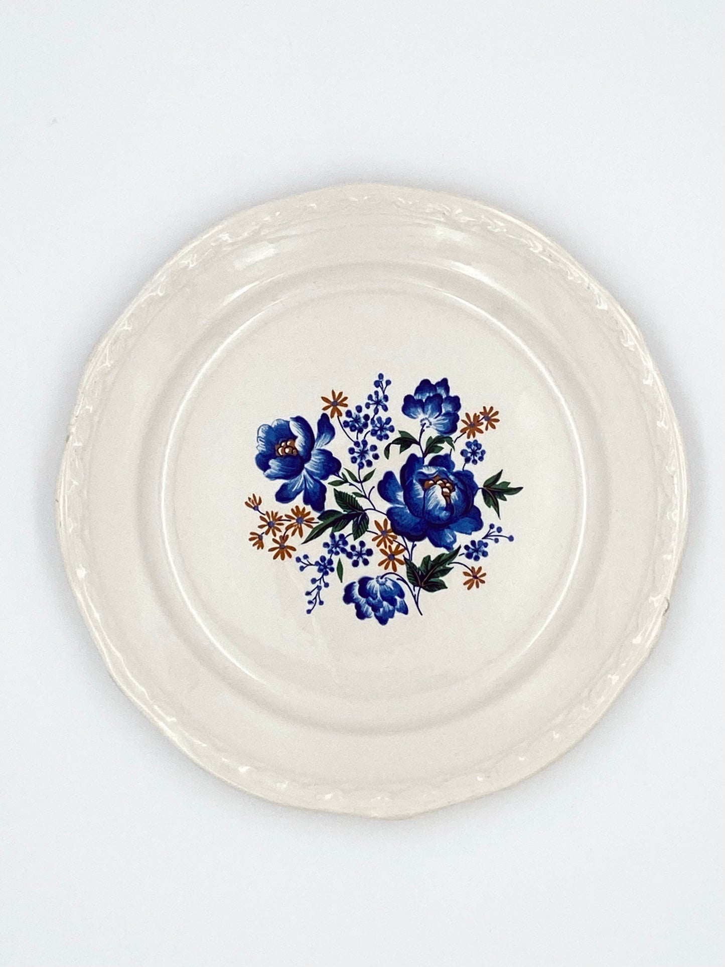 L'assiette à fleurs bleues