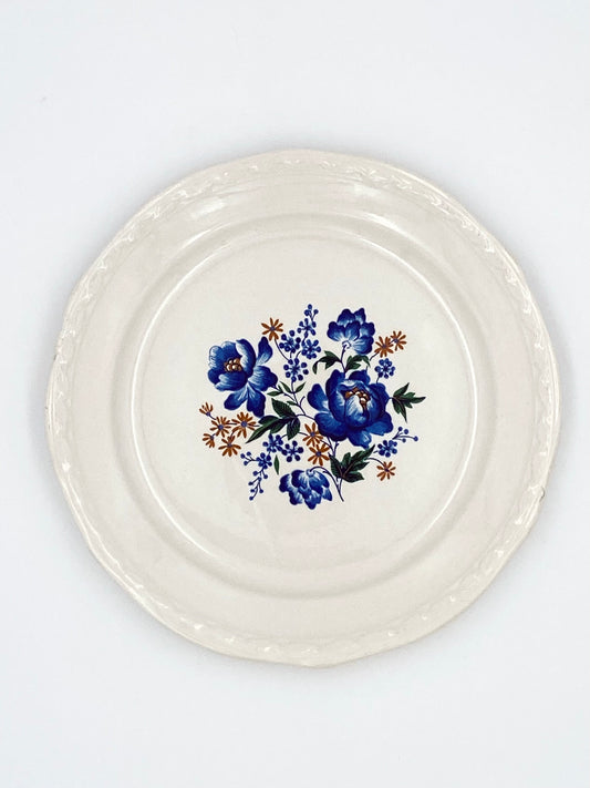L'assiette à fleurs bleues