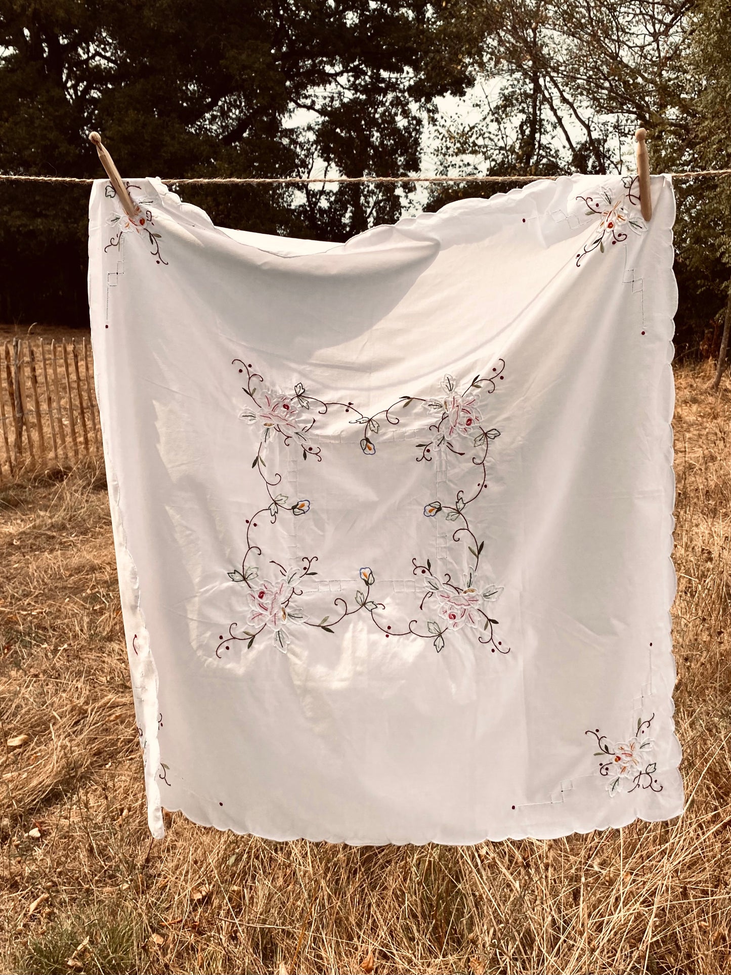 Le nappe en coton avec des fleurs