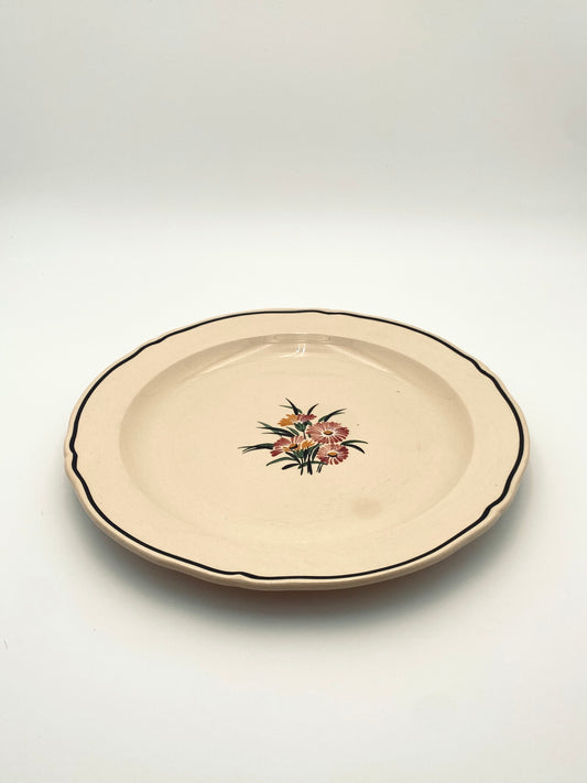 La très grande assiette à fleurs