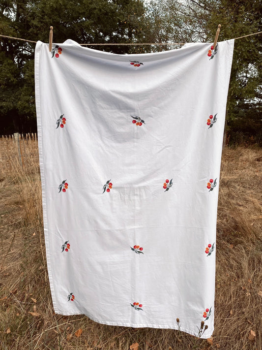 La nappe avec les cerises