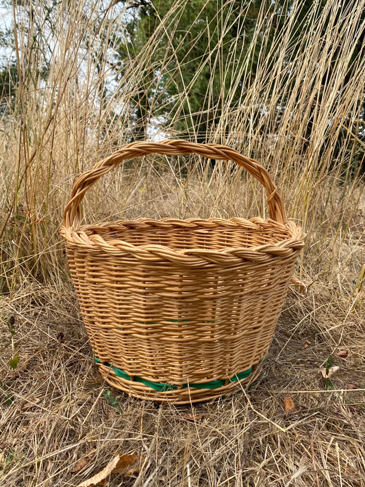 Le panier à rayures vertes
