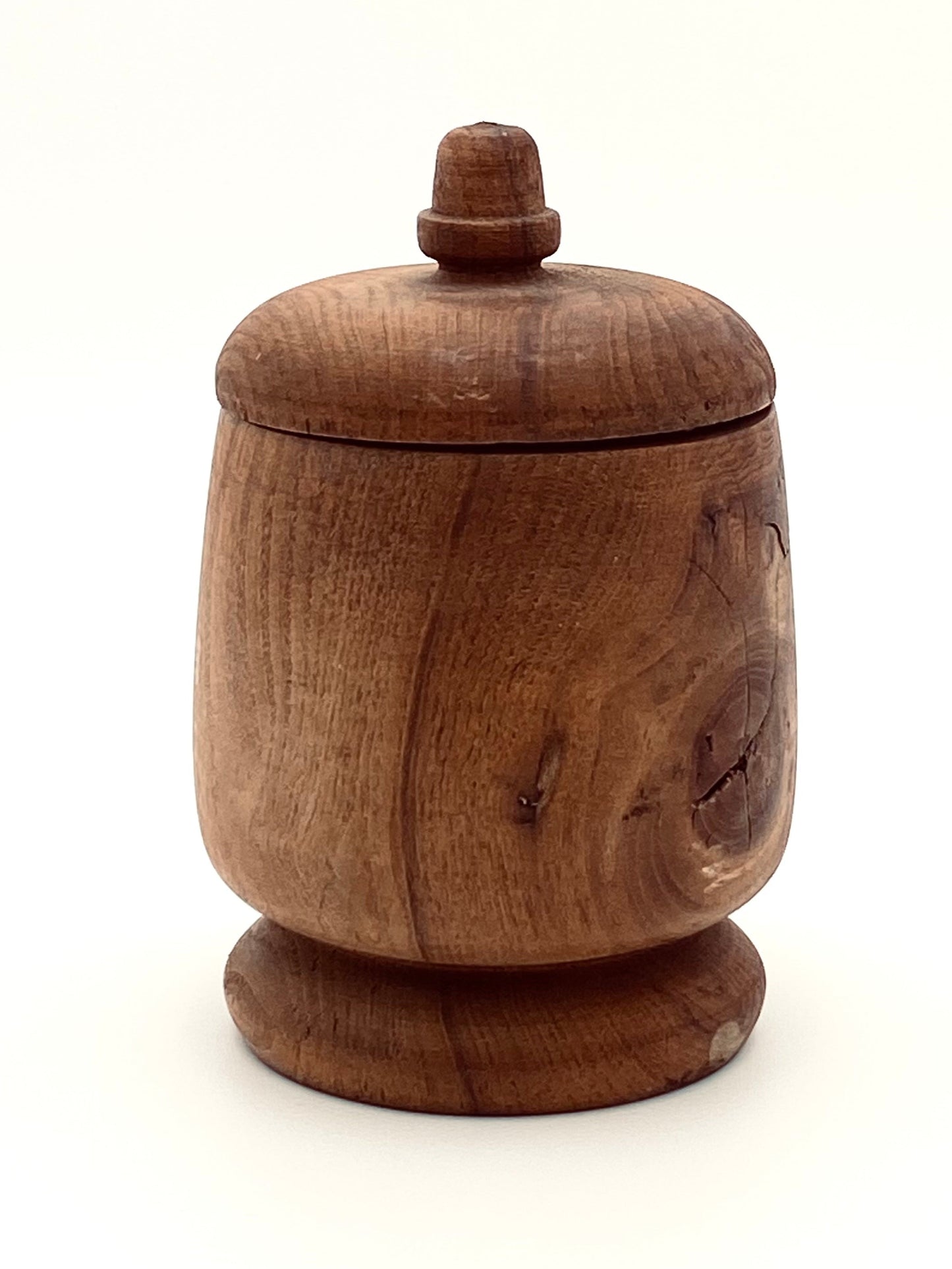 Le pot en bois robuste