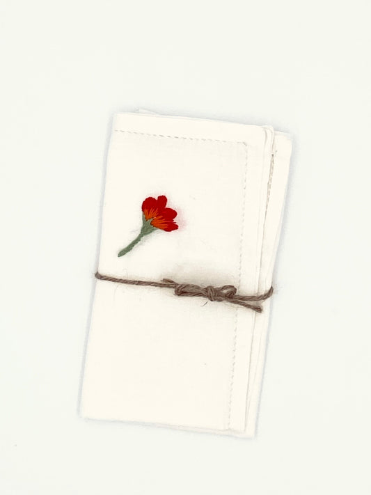 Les serviettes avec un coquelicot