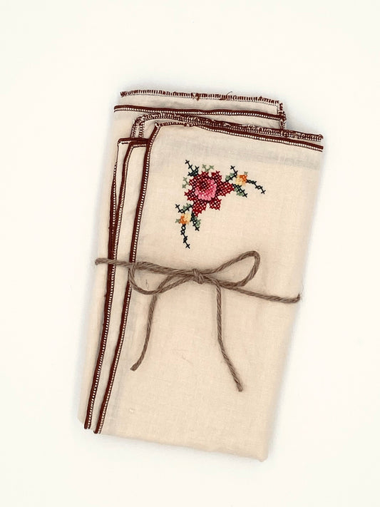 Les serviettes avec des roses