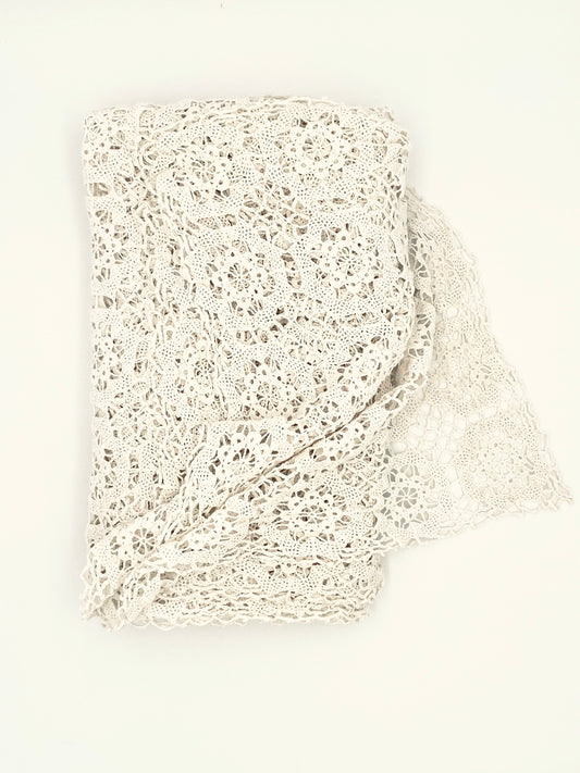 Le grand plaid blanc crocheté